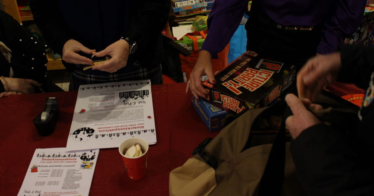 Bij Sinterklaas Pakhuizen kunnen Almeerders hun speelgoed doneren of ruilen: ‘zo helpen we elkaar’