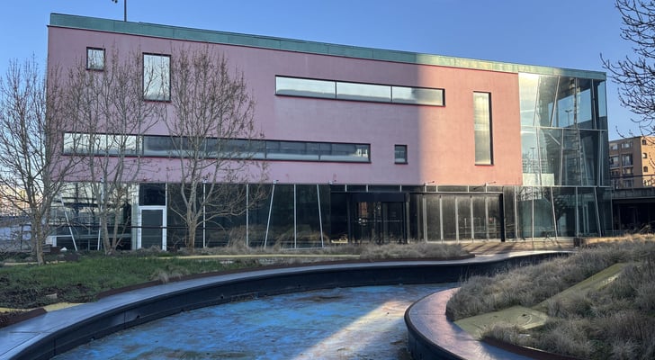 Dirk verhuist naar voormalig PIT museum: pand aan Korte Promenade wordt gesloopt voor woontoren