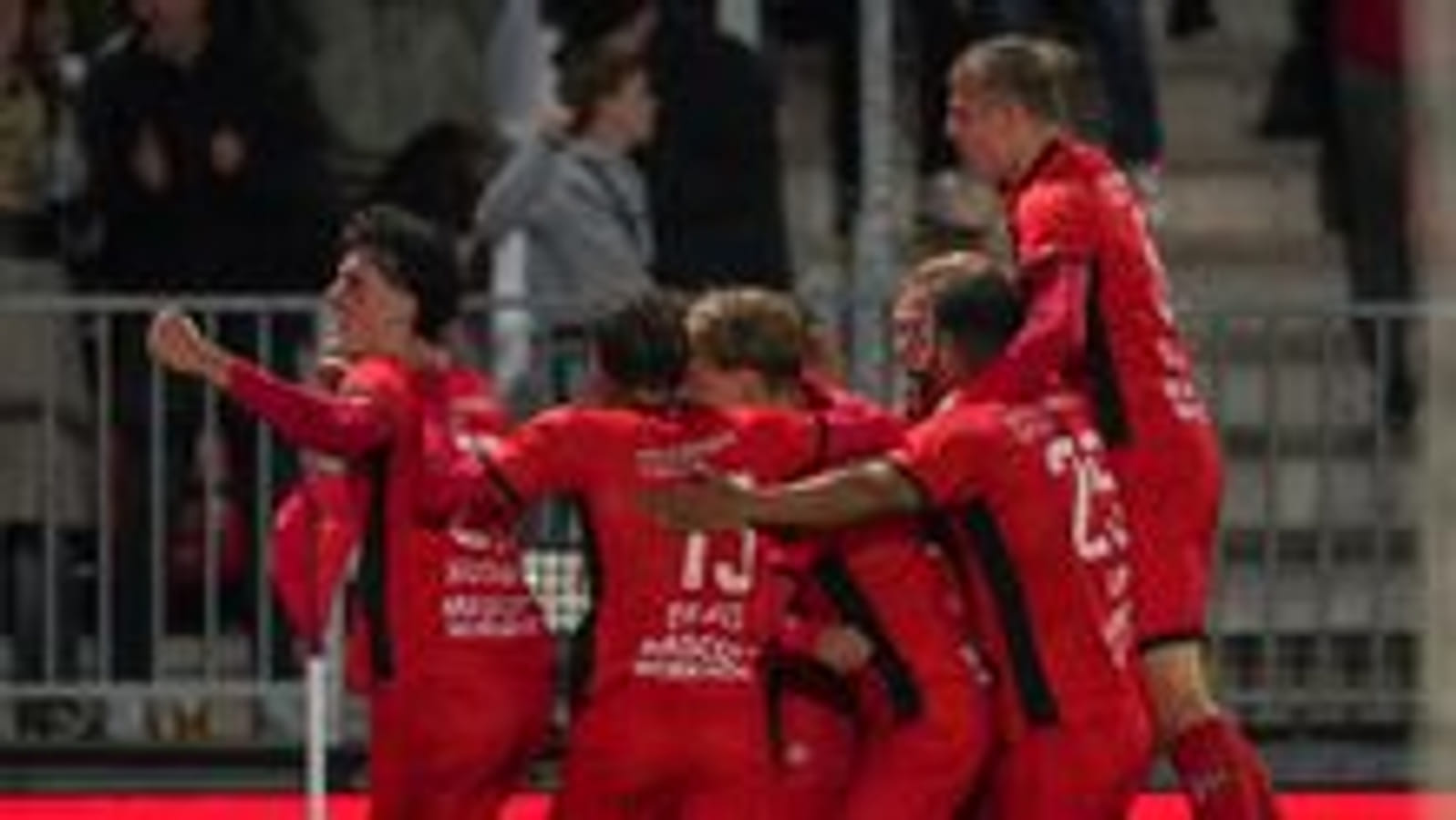 Almere City FC Menghancurkan FC Eindhoven dengan Skor 5-0 di Eerste Divisie