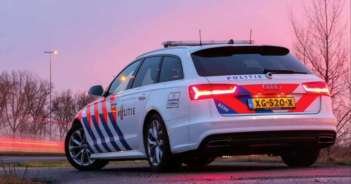 Lange file na ongeluk op A6 bij Almere Buiten, één persoon naar ziekenhuis