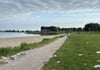 Wie gaat de Almeerse stranden schoonmaken? Geen enkel bedrijf schrijft zich in voor aanbesteding: 'Het verbaast me niets'
