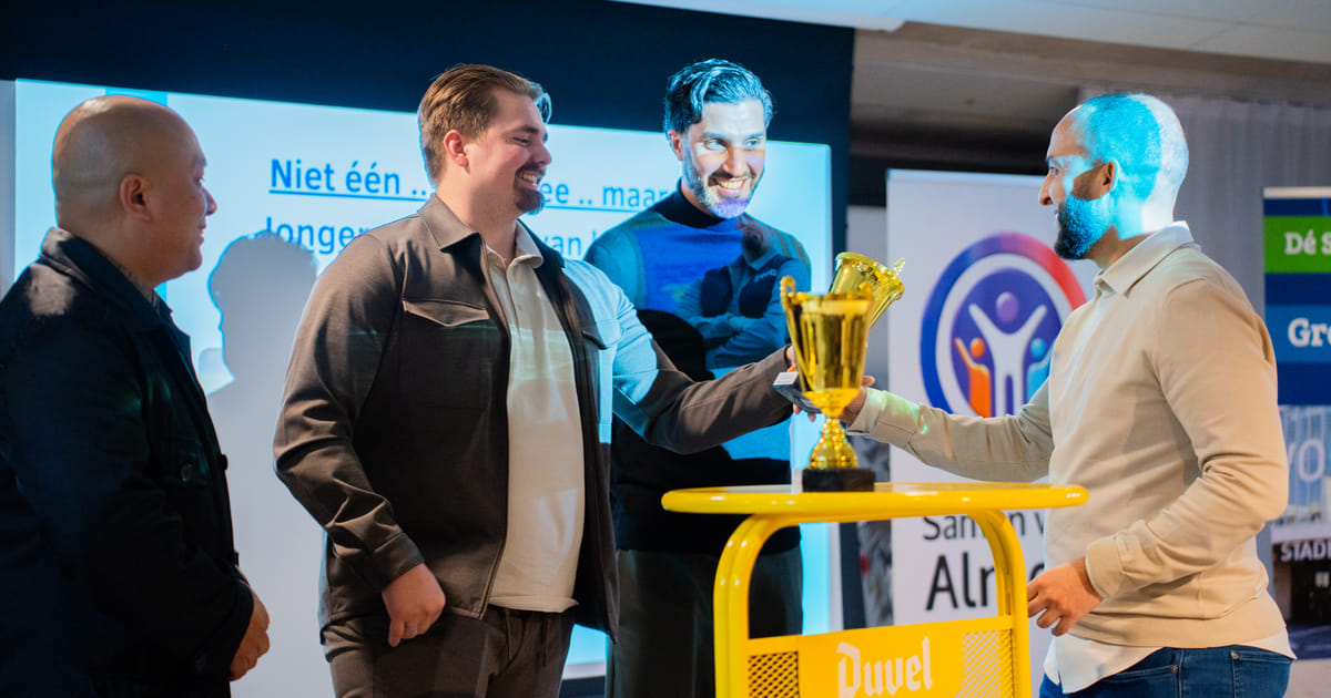 Drie Almeerse jongerenwerkers winnen verkiezing: 'Ons werk is broodnodig'