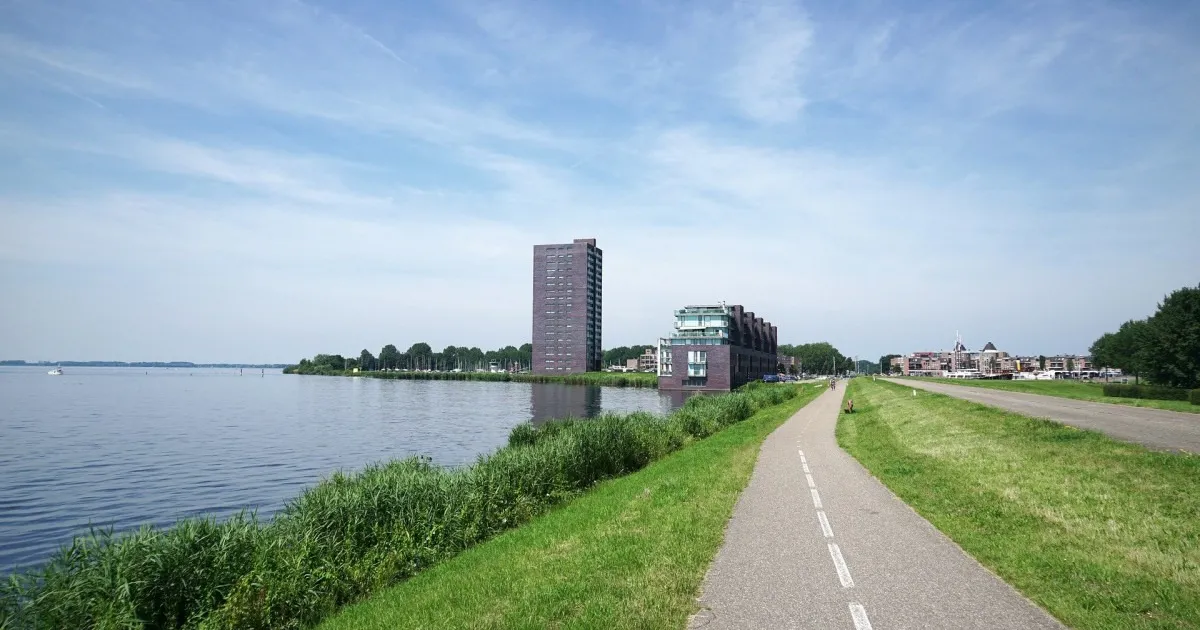 Gooimeerdijk-Oost moet open, vinden ondernemers in Almere Haven