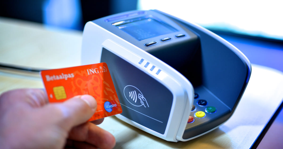 “Even snel geld verdienen?” Almere waarschuwt jongeren voor pinpasfraude