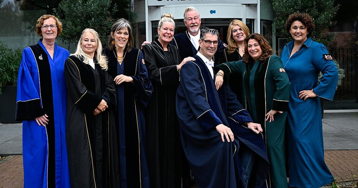 File bij het altaar: Almere houdt massahuwelijk voor 50-jarig jubileum