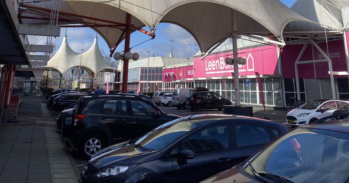 Parkeren in Almere gaat veranderen: minder plek voor auto’s, meer ruimte voor groen en fietsen