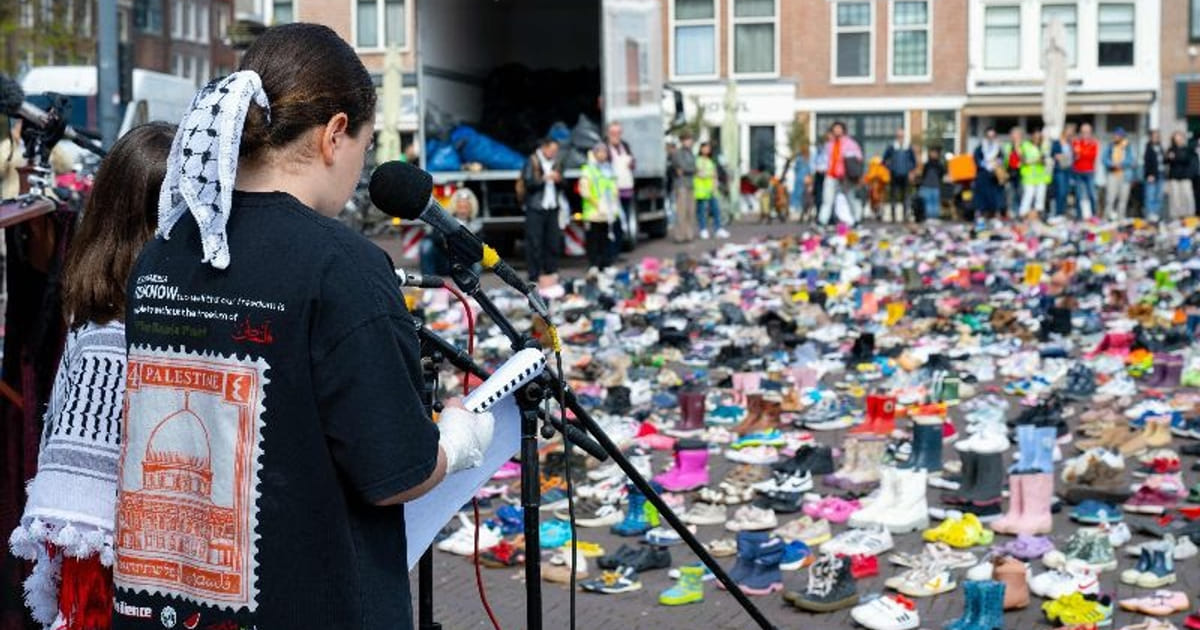 Duizenden kinderschoenen in Almere als protest tegen geweld in Gaza