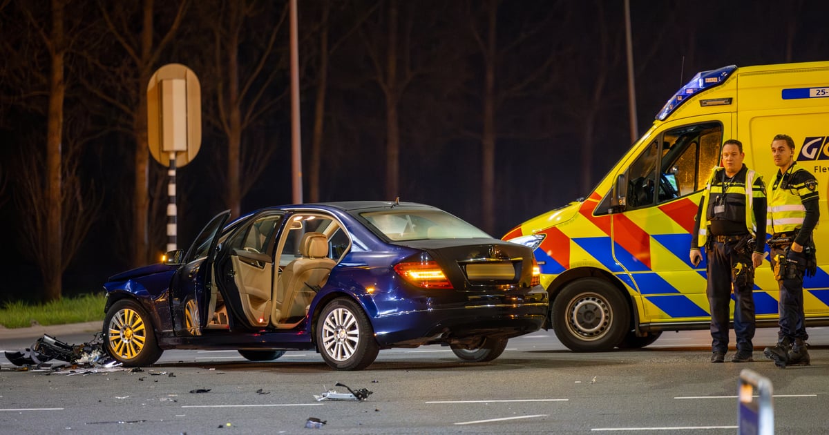 Gewonde bij aanrijding op Tussenring Almere Buiten