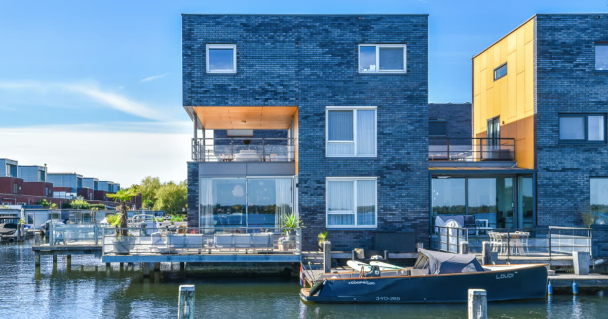 Steven Jansen en Dionne Stax zetten villa in Almere te koop