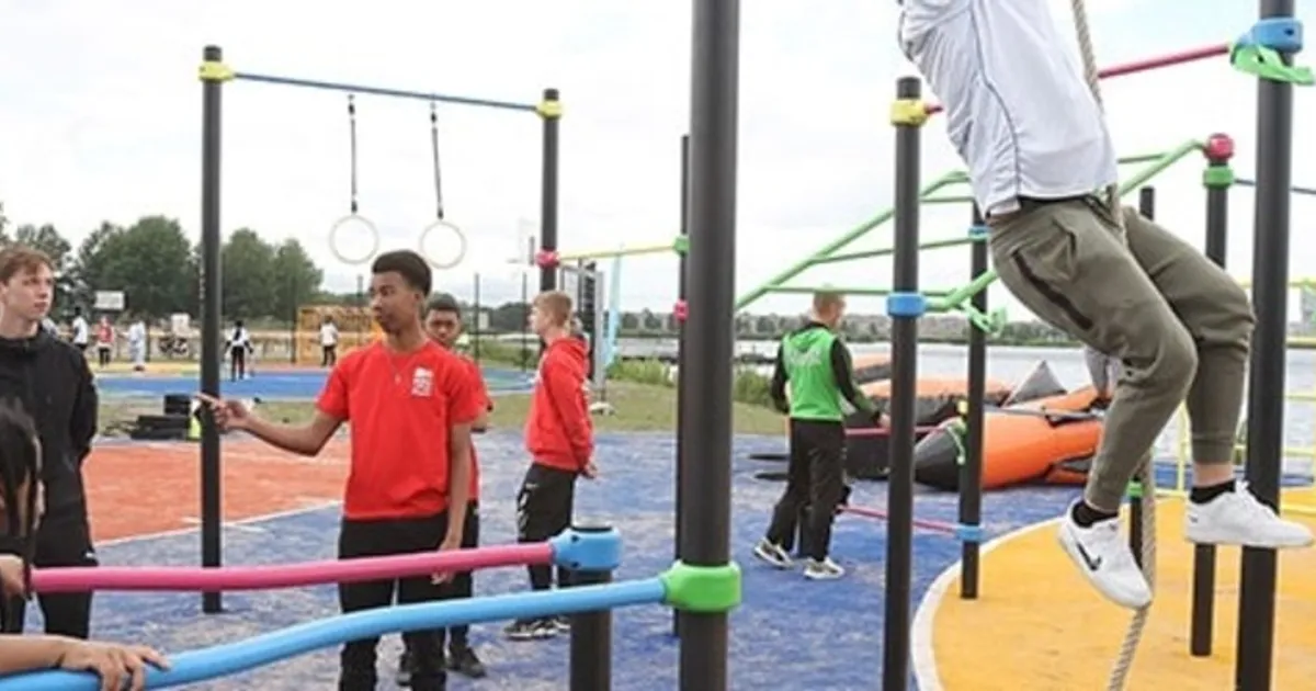 Gemeente wil nieuwe sporttoestellen plaatsen op het Stedenwijkstrand: inwoners mogen meedenken