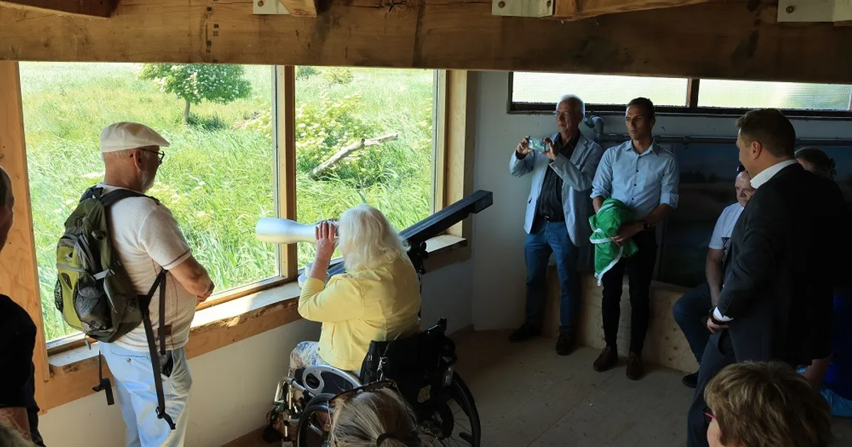 Vossen dichtbij spotten met speciale telescoop in Oostvaardersplassen