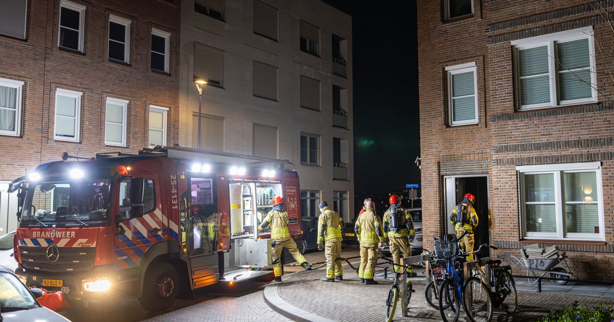 Brand na explosie bij woning Serviëstraat in Almere Poort