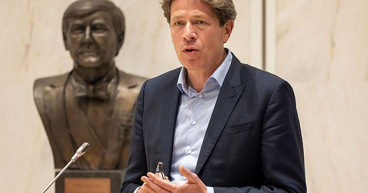 Wethouder Paul Tang mag toch blijven, ondanks zijn woonsituatie