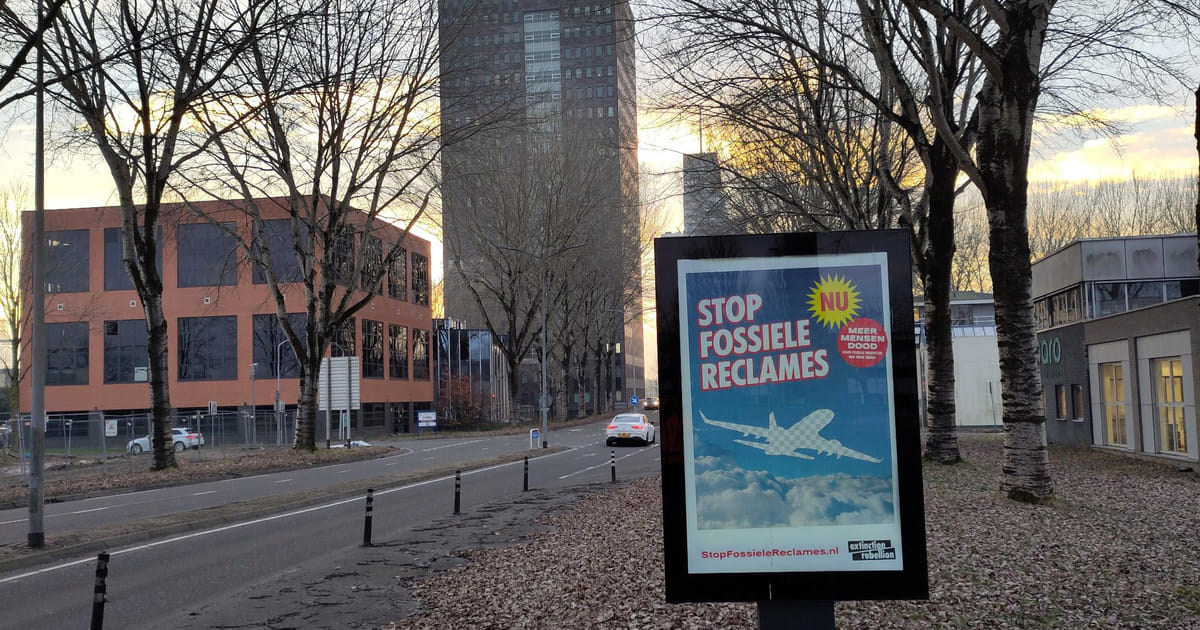 XR vervangt reclames in Almere door ‘Stop fossiele reclames’-posters