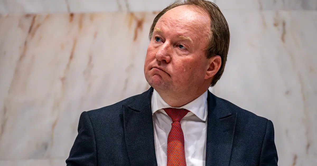 Raad Almere heeft het gehad met communicatie burgemeester en neemt motie van treurnis aan