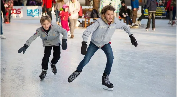 Almere Centrum sluit jubileumjaar af met grote schaatsbaan én een week lang gratis schaatsen