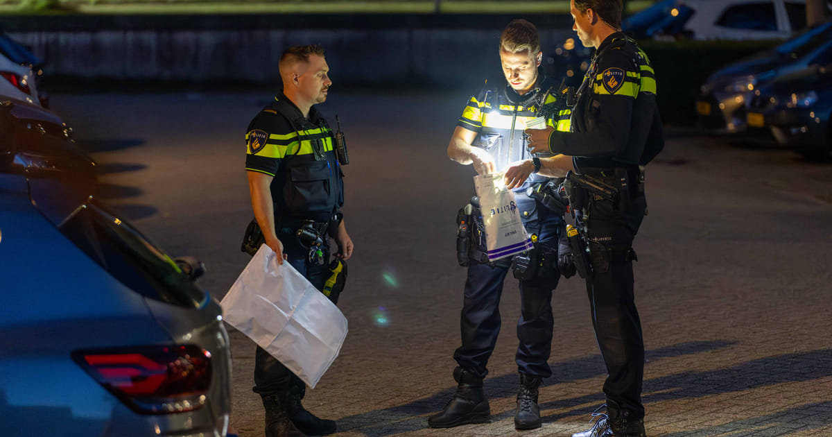 Politie neemt groot mes in beslag in Almere Buiten
