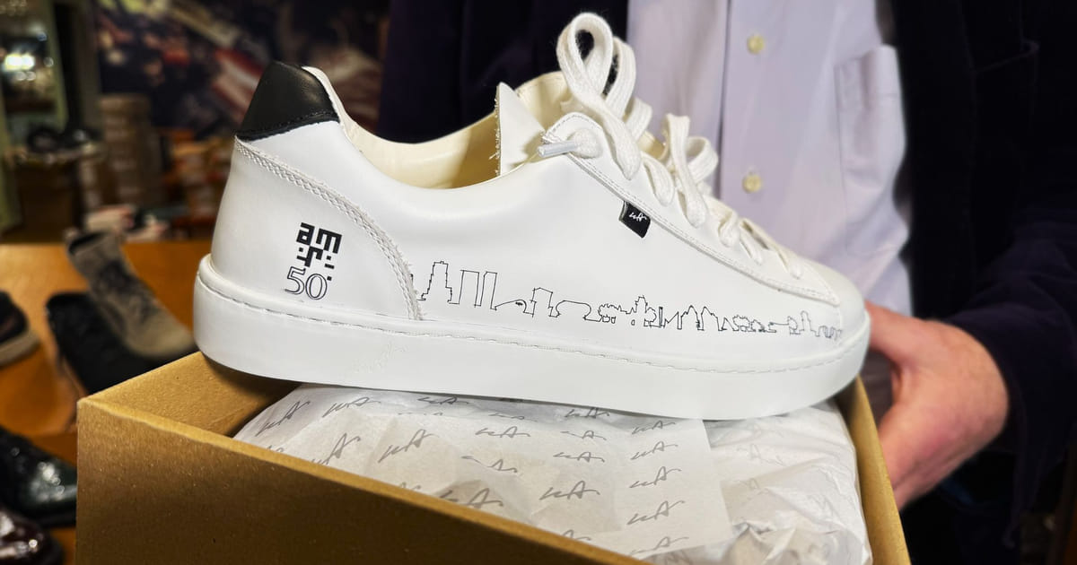 Jubileumsneaker 50 jaar Almere bijna uitverkocht: 'Dat had ik niet verwacht'