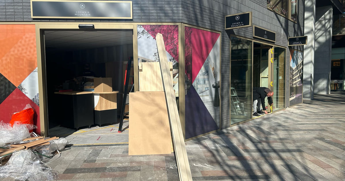 Nieuwe tabaksspeciaalzaak op Stationsplein in Almere Centrum