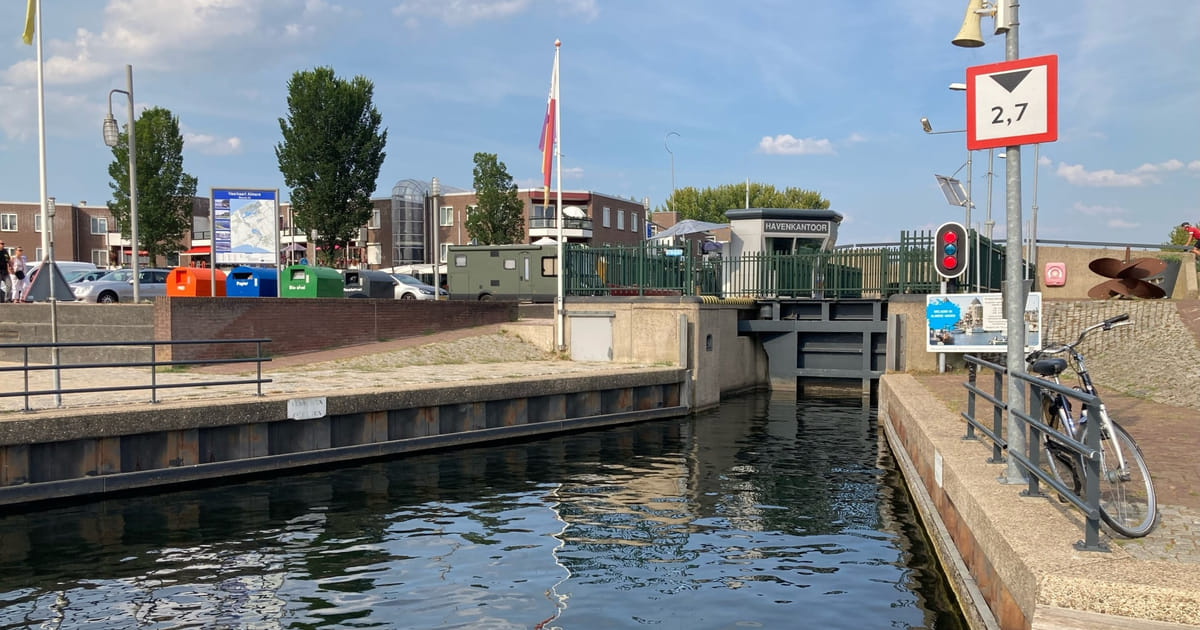 Havenkomsluis in Almere Haven na maandenlange storing weer open