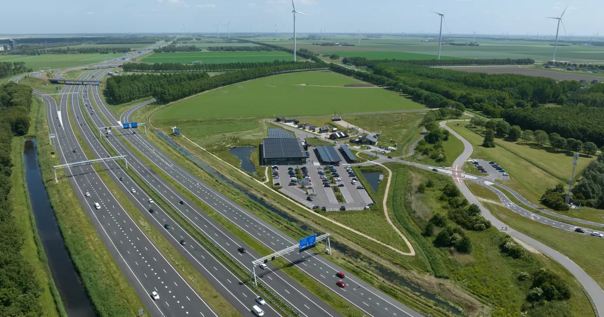 Minister Karremans verwacht komende jaren 250 extra vrachtwagens per dag op A6 bij Almere