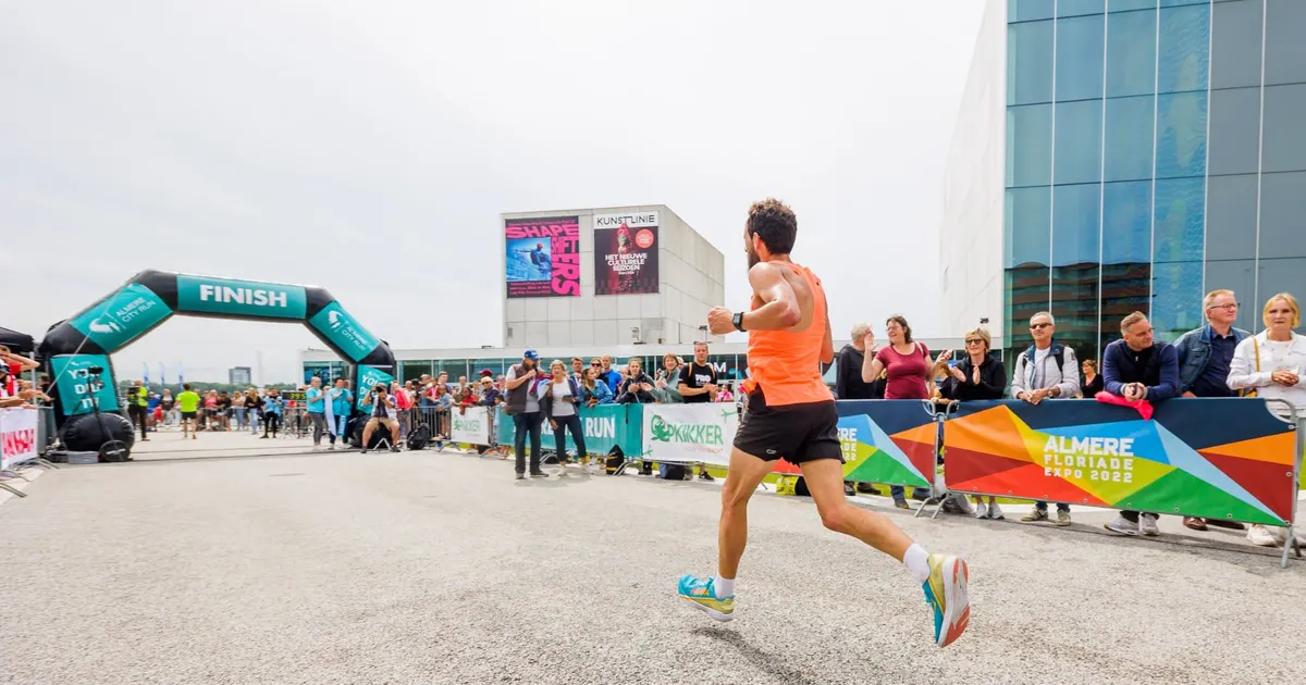 Duizenden lopers zondag aan start van Almere City Run: 'Almeerders in beweging krijgen'