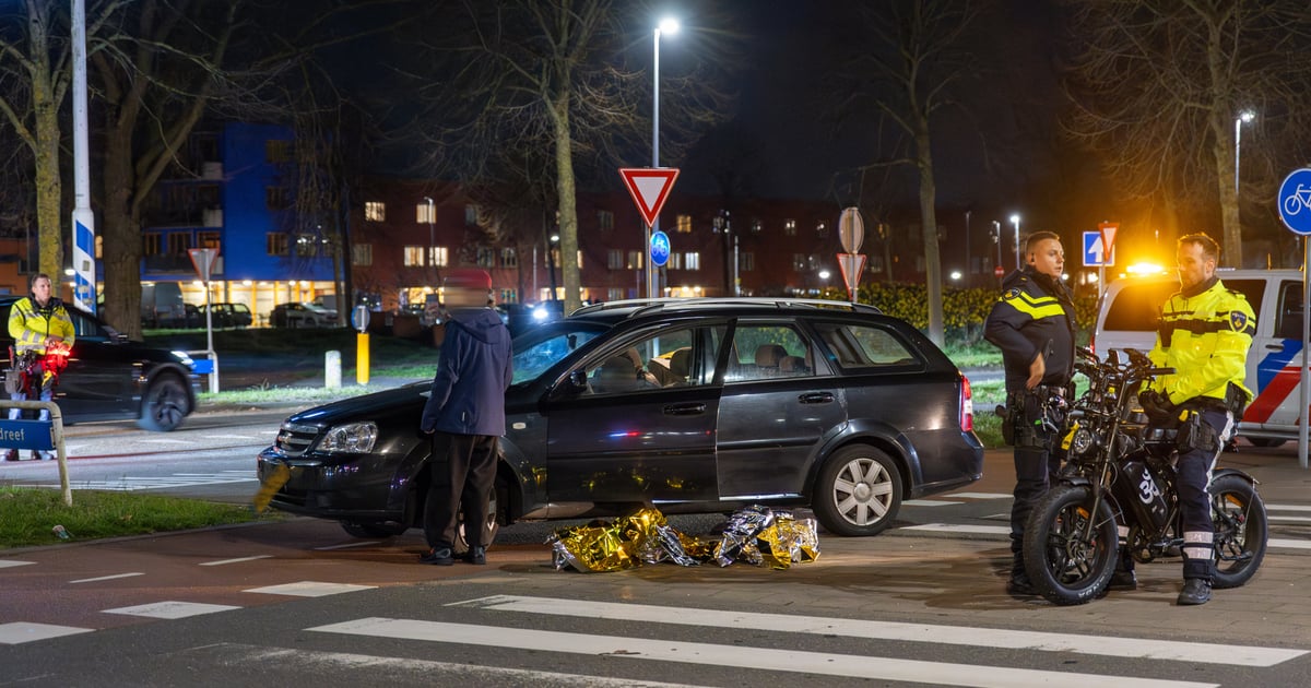 Gewonden bij botsing tussen auto en fatbikes op de Evenaar in Almere Buiten