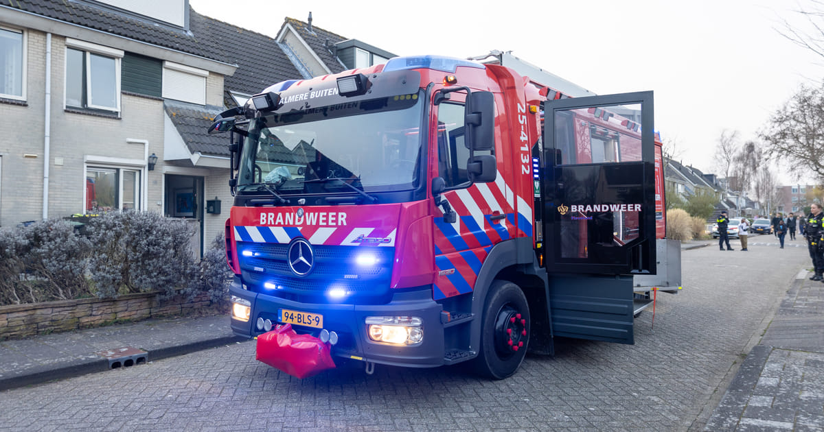 Brandweer rukt uit voor keukenbrand in Almere Buiten