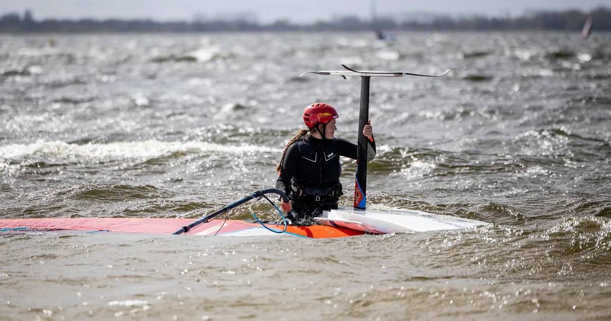 Grijze donderdag met buien in Almere